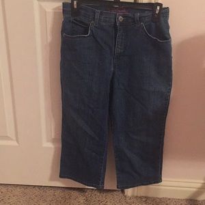 GloriaVanderbilt size 8 Capri jeans